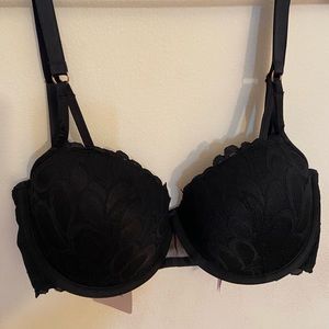 Never worn Savage X Fenty bra, size 34DD.